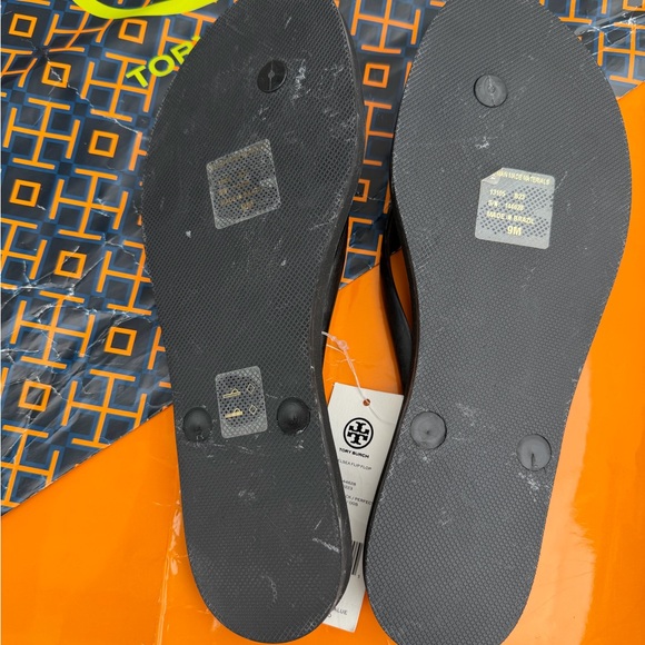 Floor sample Tory Burch Black Logo Flip Flops - Picture 10 of 10
